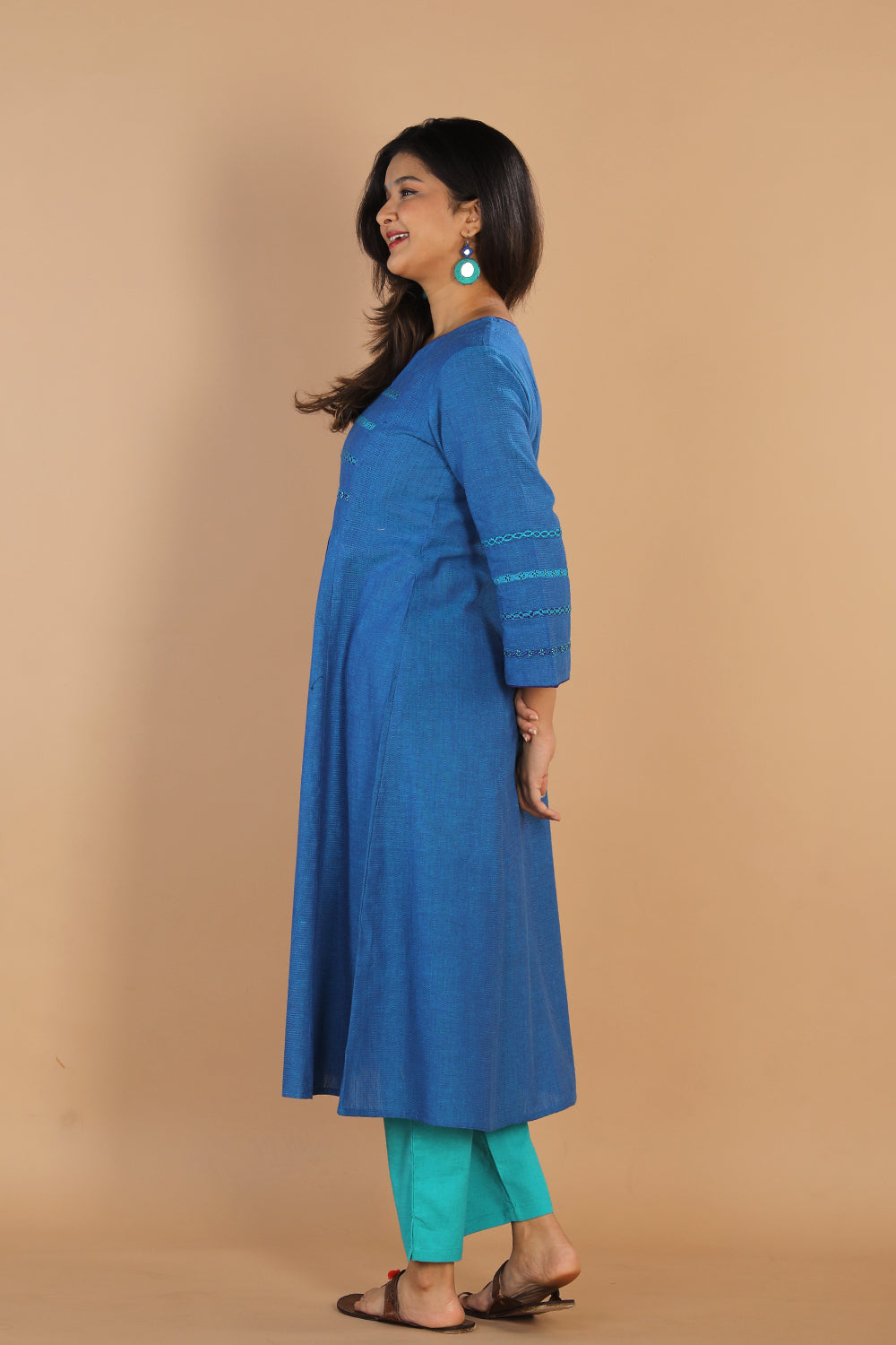Thread embroidered deep blue cotton woven kurta